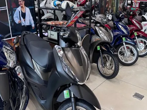 Xe máy Honda tăng giá, các hãng khác giảm