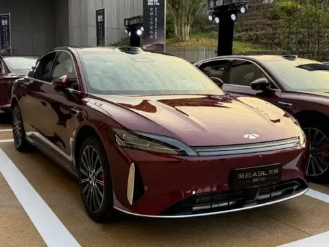 Hãng xe xây nhà máy tại Việt Nam vừa ra mắt ‘bom tấn’ xe hybrid đi 2.500 km, giá khởi điểm hơn 600 triệu đồng