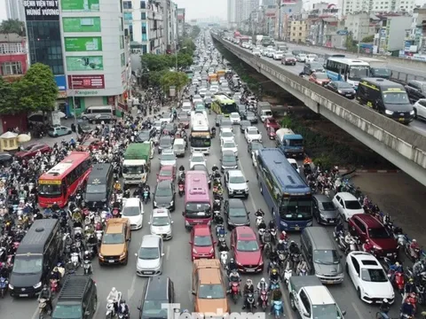 Hà Nội: Chuyển đổi sang phương tiện xanh là vấn đề nhạy cảm, nhưng không thể trì hoãn