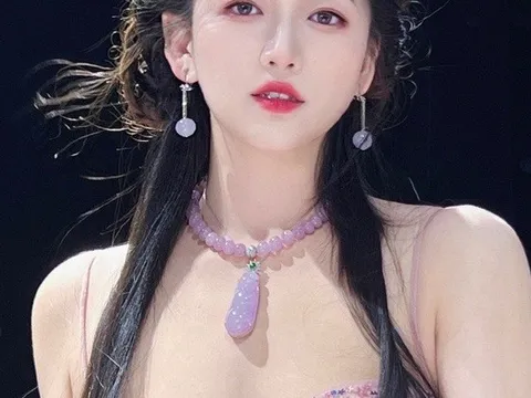 "Phú bà" xứ Trung sở hữu nhan sắc khiến mọi người ngẩn ngơ, cuộc sống trong biệt phủ 1.200m² xa hoa đến choáng váng