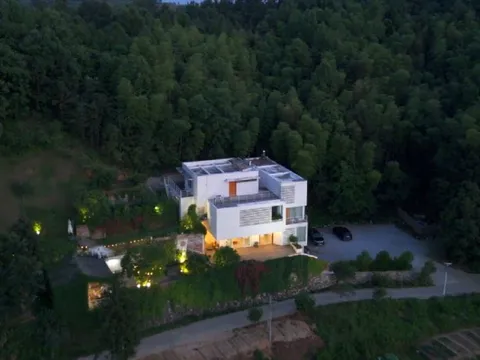 Chàng trai 30 tuổi bỏ phố về quê, xây biệt thự 760 m2 cho bố mẹ dưỡng già: Không cần kiếm đủ tiền mới chọn được cách sống