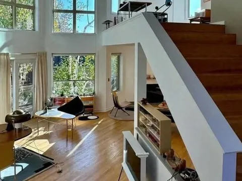 Căn hộ của vị giáo sư gây sốt MXH: Cảm giác "chữa lành" quá mạnh mẽ!