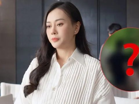Người đàn ông bí ẩn cạnh Phương Oanh