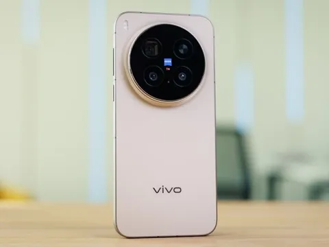 Mẫu điện thoại mới lên kệ ở Việt Nam “gây bão” vì vượt mặt cả S25 Ultra: Pin 6510 mAh, camera tele 200MP