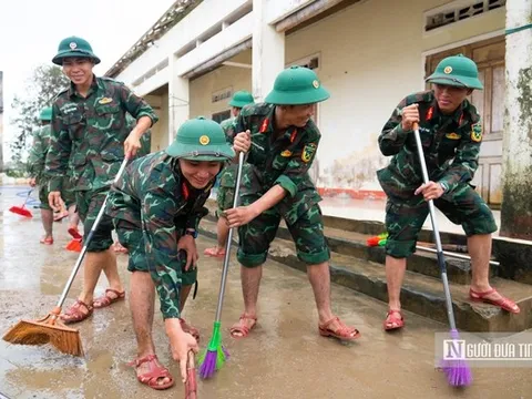 Gia Lai: Dọn dẹp trường học sau lũ, sớm đón học sinh đi học trở lại