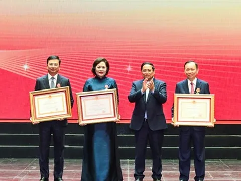 Thống đốc NHNN Nguyễn Thị Hồng, Phó Thống đốc Phạm Thanh Hà được trao tặng huân chương lao động hạng Nhất