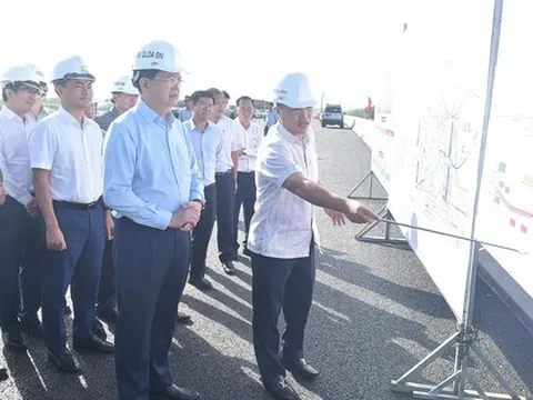 Phó Thủ tướng Mai Văn Chính kiểm tra thực địa dự án đường Vành đai 3 TPHCM