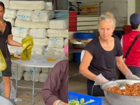 Khách Tây "hòa tan" khi cứu trợ miền Trung, dùng Google dịch nhắn gửi đến bà con bản địa