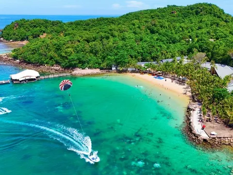 Bãi biển vào dạng hiếm ở Việt Nam, được vinh danh "hàng đầu thế giới", dự kiến đón 7 triệu khách năm 2025