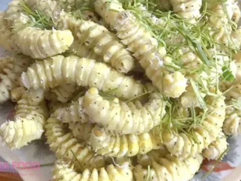 Món đặc sản Việt nhìn như "sâu khổng lồ" khiến ai cũng rùng mình, vậy mà ăn rồi lại ghiền không dứt