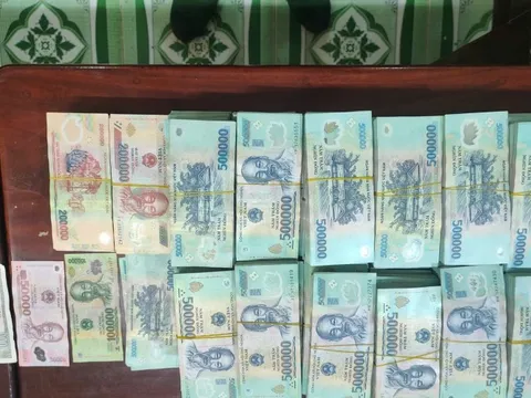 Bắt vụ tuồn hơn 7 tỷ tiền Việt qua biên giới An Giang