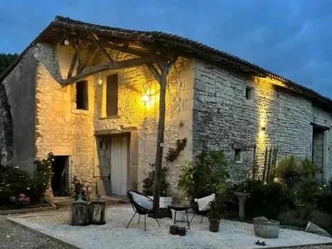 Chi hơn 4 tỷ đồng mua ngôi làng bỏ hoang 50 năm để cải tạo thành khu nghỉ dưỡng