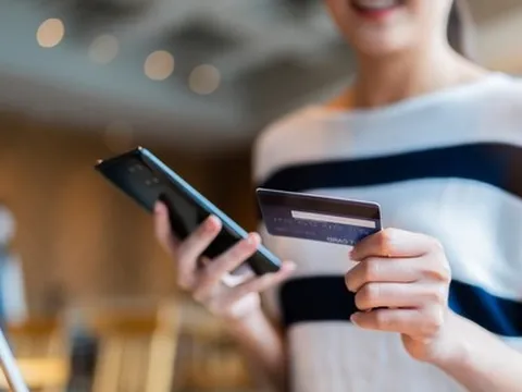 Các ngân hàng đang thu phí quản lý tài khoản bao nhiêu?