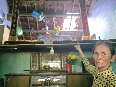 Ký ức lũ dâng chạm mái, nhiều hộ dân phải phá nóc nhà để thoát thân