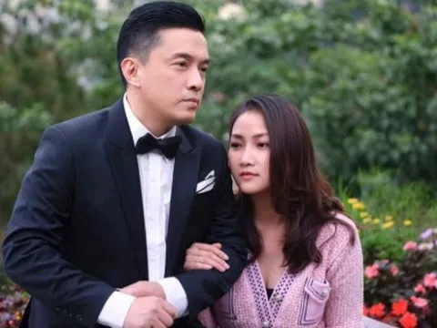 Nam nghệ sĩ lấy vợ trẻ kém 17 tuổi, 51 tuổi làm cha lần thứ 3: Tôi cứ ở bên này lại nhớ bên kia