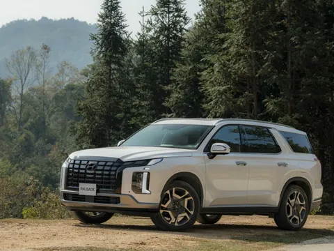 Tháng này, Hyundai Palisade giảm giá tối đa 200 triệu, Santa Fe 180 triệu