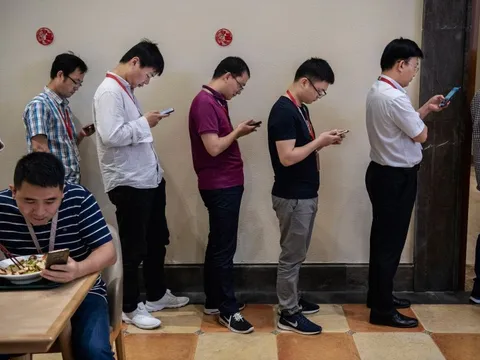 Dân tình Việt "kêu ầm trời" vì một thứ tăng giá còn hơn cả vàng: Nguy cơ không mua bây giờ là còn lên nữa