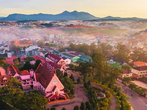 1 điểm du lịch lọt được tìm kiếm nhiều nhất trên Google 2025: Tiểu Paris ở nơi lưng chừng núi, khách Việt, khách Tây đều mê tít