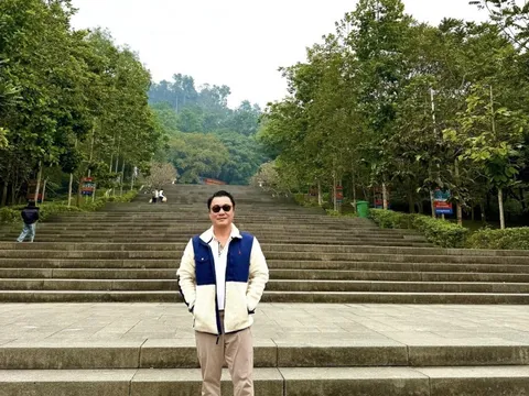 Ngoại hình tài tử U60 chưa vợ, ở biệt thự TP.HCM vài chục tỷ, đưa hết tiền cho mẹ giữ