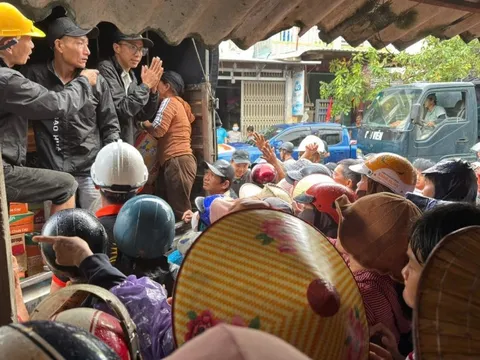 Đoàn cứu trợ về từ vùng lũ Nam Trung Bộ: “Nghe giọng Huế, bà con quý lắm”