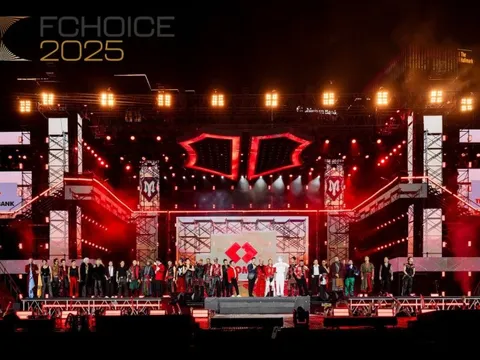 Cổng bình chọn sắp đóng, kim chủ có cuộc đổi ngôi ngoạn mục: “Anh trai” nào được fan đẩy hết tốc lực, bứt phá thành công lên Top 1?