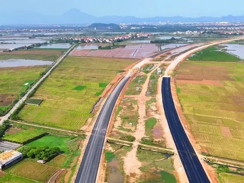 80% vốn đầu tư công cho hạ tầng, chuyên gia nói điểm mất cân đối