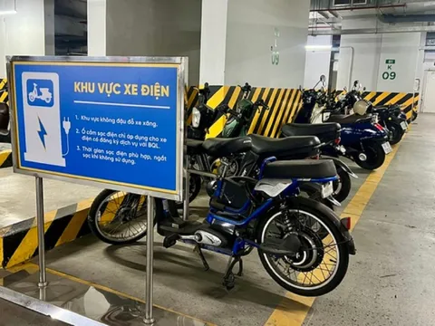 Bộ Xây dựng 'giục' hoàn thiện quy chuẩn đối với chung cư có lắp trụ sạc xe điện