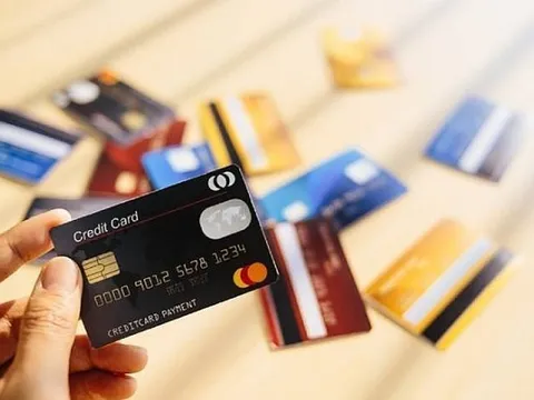 Cảnh báo rủi ro 'bẫy nợ’ vay thẻ tín dụng