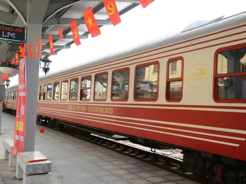 Tàu sang chảnh '5 sao' Hà Nội - Hải Phòng đem về bao nhiêu tiền cho Công ty Vận tải Đường sắt sau 7 tháng đi vào hoạt động?