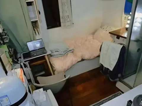 Thánh thần ơi: Nhà Hong Kong chỉ 5m² vẫn tận dụng được từng kẽ hở, muốn bái gia chủ làm sư phụ!