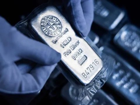 Giá bạc lại phá đỉnh lịch sử