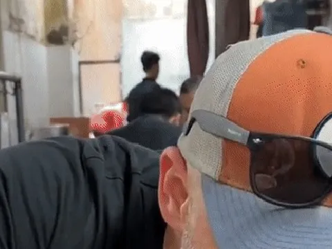 Gần 8 triệu lượt xem khách Tây ăn món quen thuộc trong bữa sáng kiểu Mỹ, nhưng theo cách Việt Nam