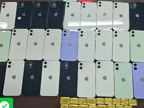 Phát hiện 24 lượng vàng cùng 32 điện thoại trong hành lý ký gửi tại sân bay Cam Ranh