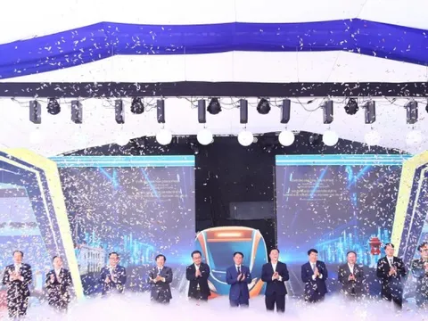 Metro 72.000 tỷ đồng nối thẳng trung tâm Hà Nội với Hòa Lạc chính thức khởi công
