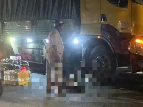 Xe máy cuốn vào gầm xe tải ở Tp.HCM, 2 thiếu niên tử vong thương tâm