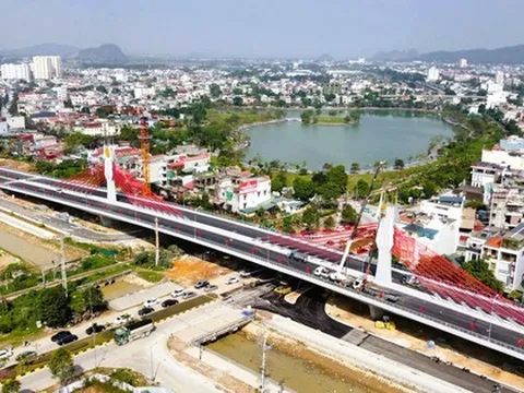 Cầu dây văng đầu tiên vượt đường sắt Bắc - Nam ở Thanh Hóa