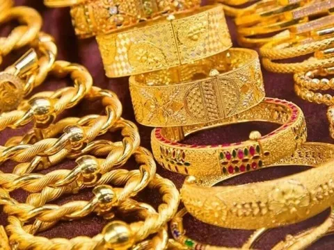 Chiều 22/12: Giá vàng thế giới lập đỉnh mới, giá vàng nhẫn trong nước chạm lại mốc 156 triệu đồng/lượng