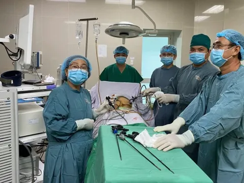 Cắt bỏ thành công u mạc treo ruột khổng lồ bằng phẫu thuật nội soi