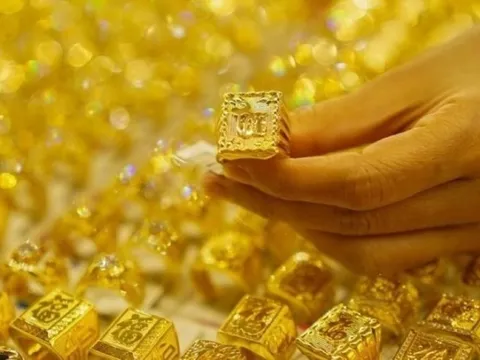 Sáng 25/12: Giá vàng nhẫn, vàng miếng đồng loạt giảm