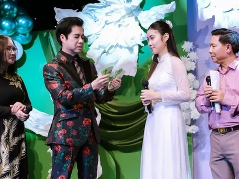 Ngọc Sơn đếm tiền mặt, tặng học trò hơn 150 triệu ngay trên sân khấu