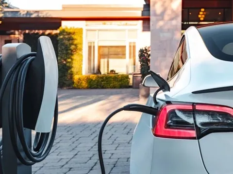 Ngã ngửa với hóa đơn 10 năm 'nuôi' ô tô: Vì sao xe điện không rẻ như nhiều người tưởng?