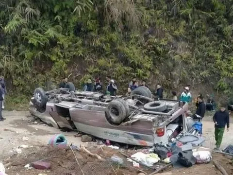 Nguyên nhân vụ lật xe khách chở đoàn thiện nguyện khiến 9 người tử vong