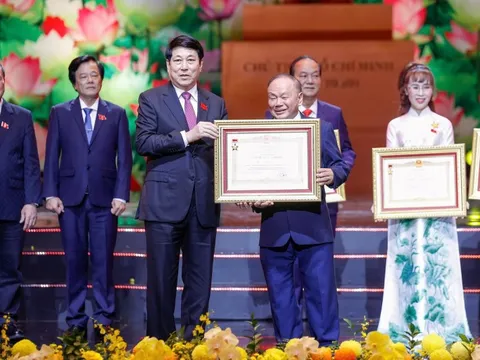 Anh hùng Lao động hơn 90 tuổi: Mỗi năm 3 đề tài nghiên cứu, trực tiếp điều hành DN cơ khí tại Lào Cai, mỗi ngày làm từ 5 giờ sáng đến đêm