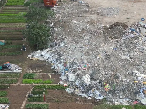 Hà Nội: Hiểm hoạ môi trường từ những điểm tập kết phế thải giữa nội thành