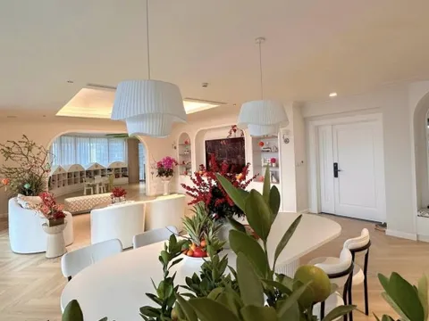 Hoa hậu Việt Nam đầu tiên làm dâu hào môn, được chồng chiều như công chúa, sống đời thượng lưu trong biệt thự hạng sang