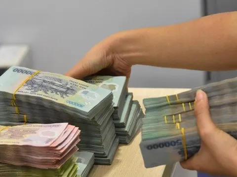 Diễn biến lạ trên thị trường tiền tệ: Lãi suất qua đêm giảm còn 1,8%, kỳ hạn 1-2 tuần tăng vọt lên trên 9%