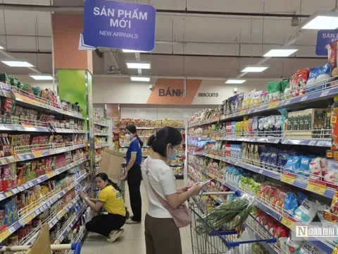 Tiểu thương chợ truyền thống “nín thở” chờ Tết