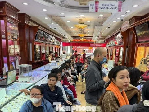 Giá vàng SJC giảm rất mạnh, thông báo bất ngờ từ một doanh nghiệp