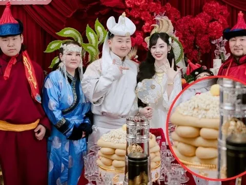 Đám hỏi dâu Việt - rể Mông Cổ hot nhất MXH lúc này, nhà trai gây chú ý với tháp bánh lạ trên bàn lễ