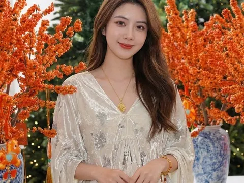 Tết đừng chỉ chơi đào, hãy thử cắm bình đào đông "cam Hermès": Màu của giàu sang và bí kíp "3 không" giúp quả căng mọng cả tháng không rụng